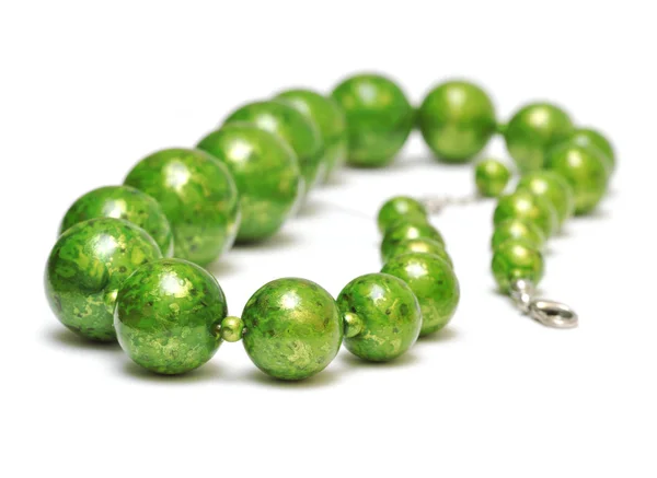 Pulsera Femenina Piedras Naturales Verdes Sobre Fondo Blanco — Foto de Stock