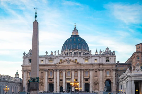 Saint Peter's Basilica with Obelisk view from square. — Stock Photo, Image