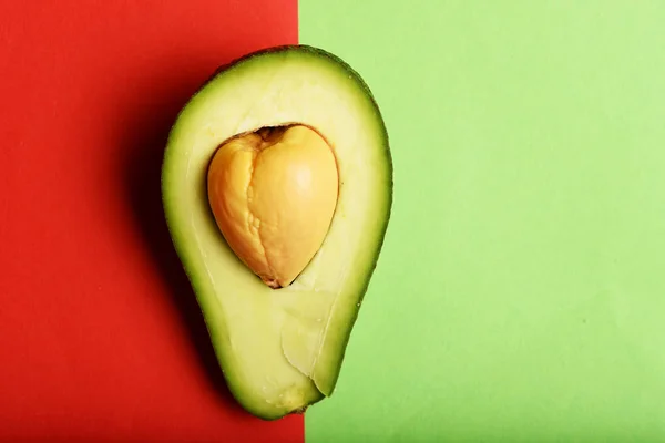 Nahaufnahme der halbierten Avocado für Hintergrund — Stockfoto