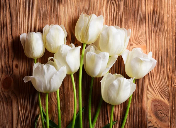 Ramo Blanco Tulipanes Sobre Fondo Madera —  Fotos de Stock