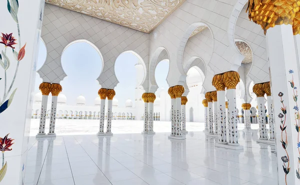 Abu Dhabi Emirados Árabes Unidos Junho 2012 Magnífica Grande Mesquita — Fotografia de Stock