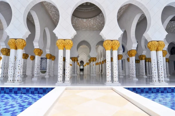 Abu Dhabi Uae Ιουνίου 2012 Υπέροχο Sheikh Zayed Μεγάλο Τζαμί — Φωτογραφία Αρχείου