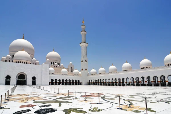 Abu Dhabi Emirados Árabes Unidos Junho 2012 Magnífica Grande Mesquita — Fotografia de Stock