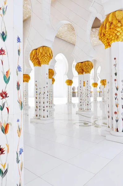 Abu Dhabi Emirados Árabes Unidos Junho 2012 Magnífica Grande Mesquita — Fotografia de Stock