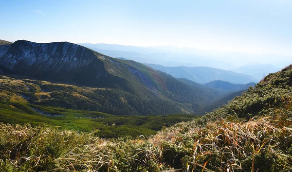 Lanskap Pegunungan Dengan Matahari Bersinar Carpathians Gunung — Stok Foto