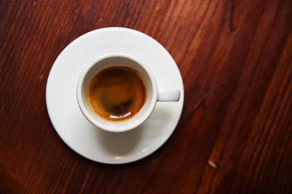 Cofee Serveras Vit Kopp Med Platta Träbord Bakgrund — Stockfoto