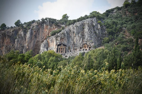 岩石中的古老修道院 — 免费的图库照片