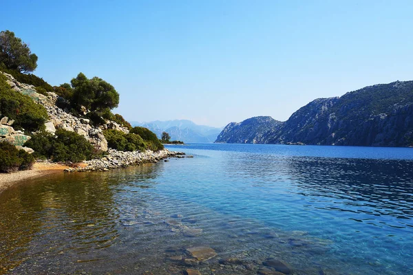 Seascape Med Berg Naturlig Bakgrund — Stockfoto