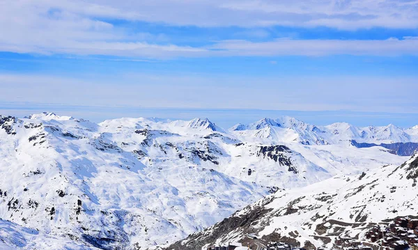Observación Las Montañas Invierno Con Fondo Azul Nublado Del Cielo — Foto de Stock