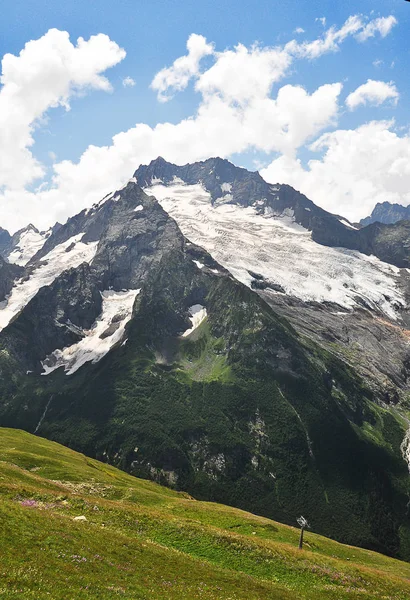 Bergtoppen Dombay Westelijke Kaukasus Rusland — Gratis stockfoto