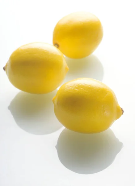 Citroner Isoleret Hvid Baggrund - Stock-foto