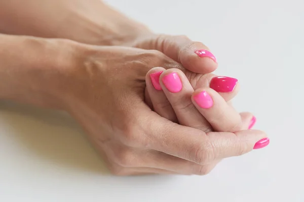 Kobiece Ręce Manicure Białym Tle — Zdjęcie stockowe