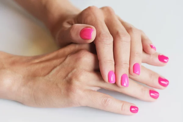 Clavos Rosas Hermosas Manos Mujer — Foto de Stock