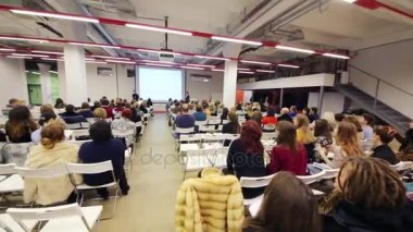 Hedef kitleye dinleme hoparlör İngiliz Okulu 