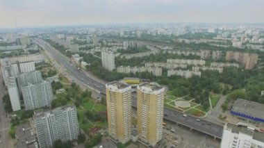 Cityscape Jaroslavskoe speedway taşıma trafik ile 