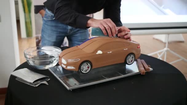 Man making clay model of car — Stock Video