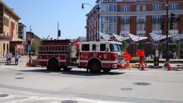 Firetruck on street in Washington — Stock Video