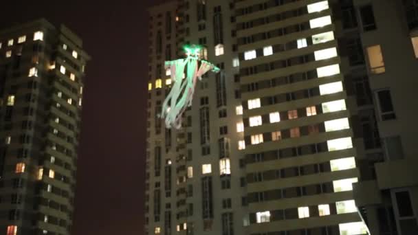Літати вертоліт привид вночі — стокове відео