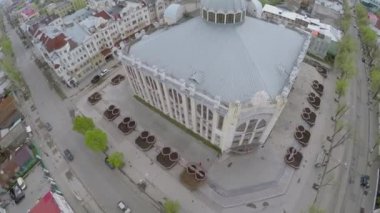 Devlet Filarmoni Samara yapı yakınındaki sokak trafik