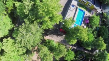 Park tesisleri arasında Havuzu 