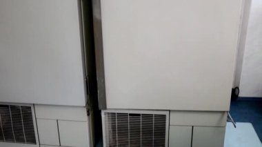 insan plazma karantina için donör Center'da buzdolapları.