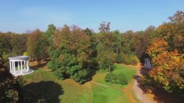 Eski tarzı binalar Ostankino Parkı 