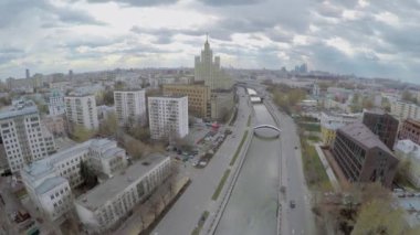 Megapolis Yauza nehir setin trafik ile 