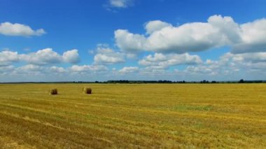 Rulo saman sahada ile manzara 