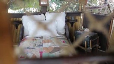 Tropikal bir köyde göğüs güzel yatak odası 