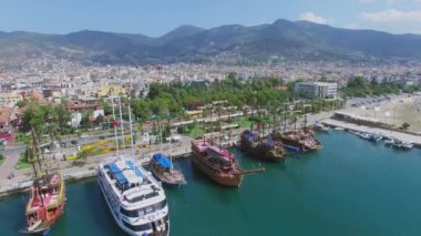 Cityscape Alanya liman Turistik gemiler ile