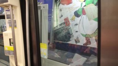 Kapı metro tren araba kapanır 