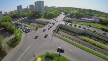 Otomobil sürücüsü quay ve köprü 
