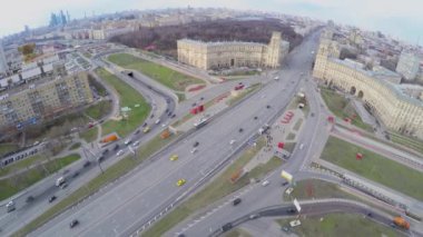 Megalopolis Gagarin anıt yakınındaki trafik ile