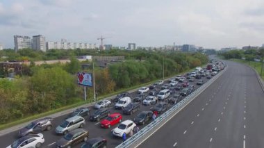 Cityscape Bisiklet geçit töreni sırasında trafik sıkışıklığı ile
