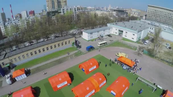 Κατάρτιση Της Ρωσίας Vcmk Zashita Κοντά Δρόμο Κίνηση Της Πόλης — Αρχείο Βίντεο