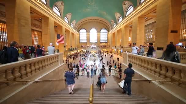 Osoby poruszające się w Grand Central Station — Wideo stockowe