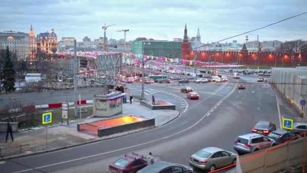 Cityscape with traffic jam on Vasilyevskiy Spusk — Stock Video