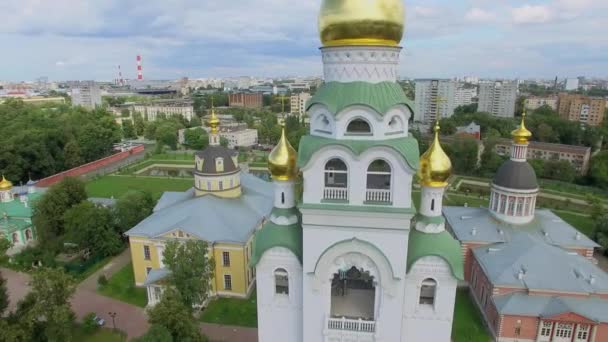 Torre de sino no complexo arquitetônico Rogozhskaya Sloboda — Vídeo de Stock