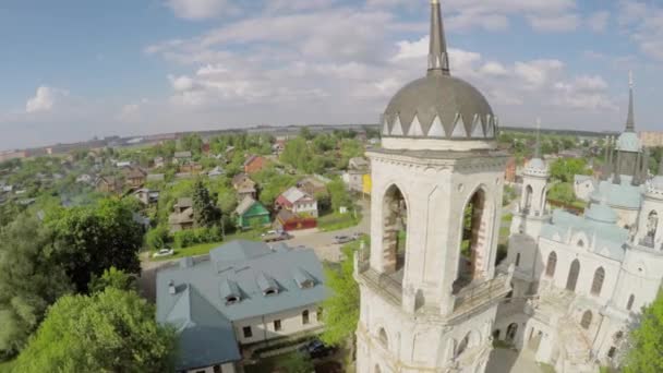 Church of Icon of Mother of God near dwelling houses — Stock Video