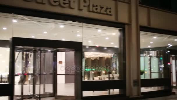 New York'ta gece Wall street plaza — Stok video