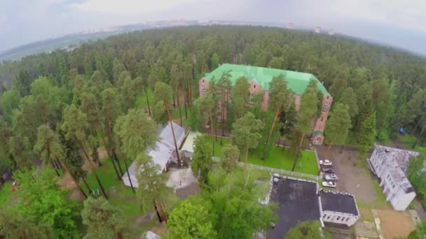 Malakhovka resort entre el bosque — Vídeo de stock