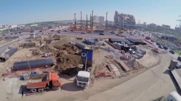 Building site of MKZD North-Eastern Tunnel near highway — Stock Video