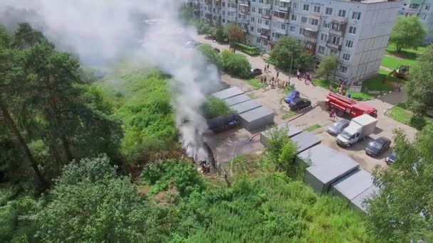 Pompiers travaillant sur le lieu de l'accident — Video