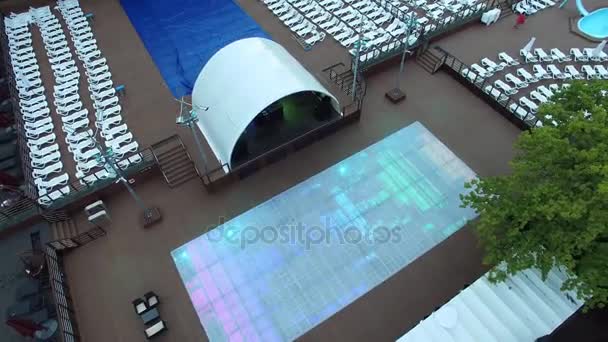 Bühne in der Nähe von beleuchtetem Boden im Club Port — Stockvideo