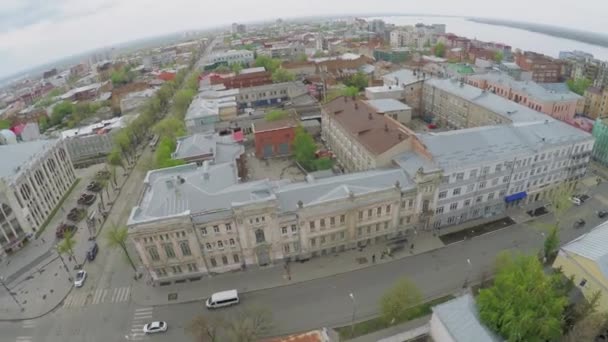 Panorama de la ciudad con edificio de la Filarmónica Estatal de Samara — Vídeos de Stock