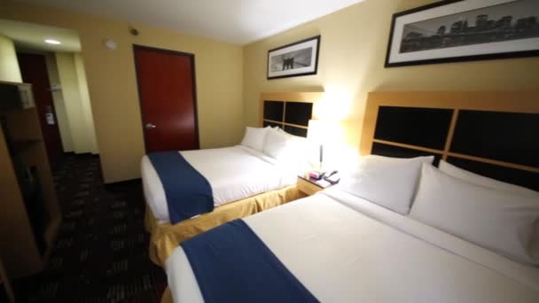 Bedroom in Holiday Inn Hotel in New York — Stock Video