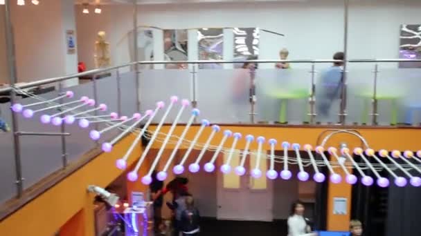 Installation of the balls at the interactive museum — Stock Video