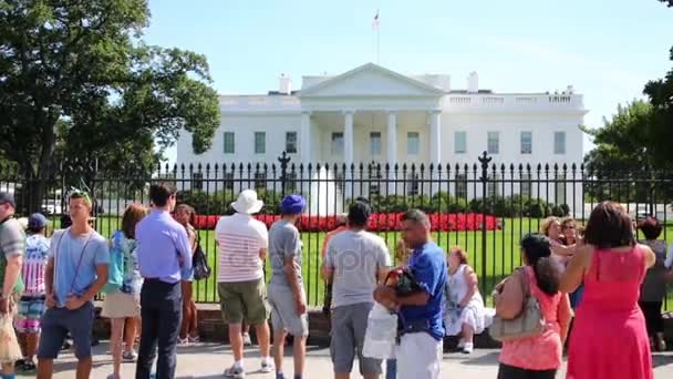 Turistas cerca de Casa Blanca en Washington — Vídeo de stock