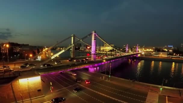 Transport trafik genom Krim bridge — Stockvideo