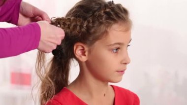 güzel kız için Kuaför yapımı örgü